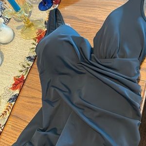 Brand new never worn. Just cut the tag off see photo fir tag